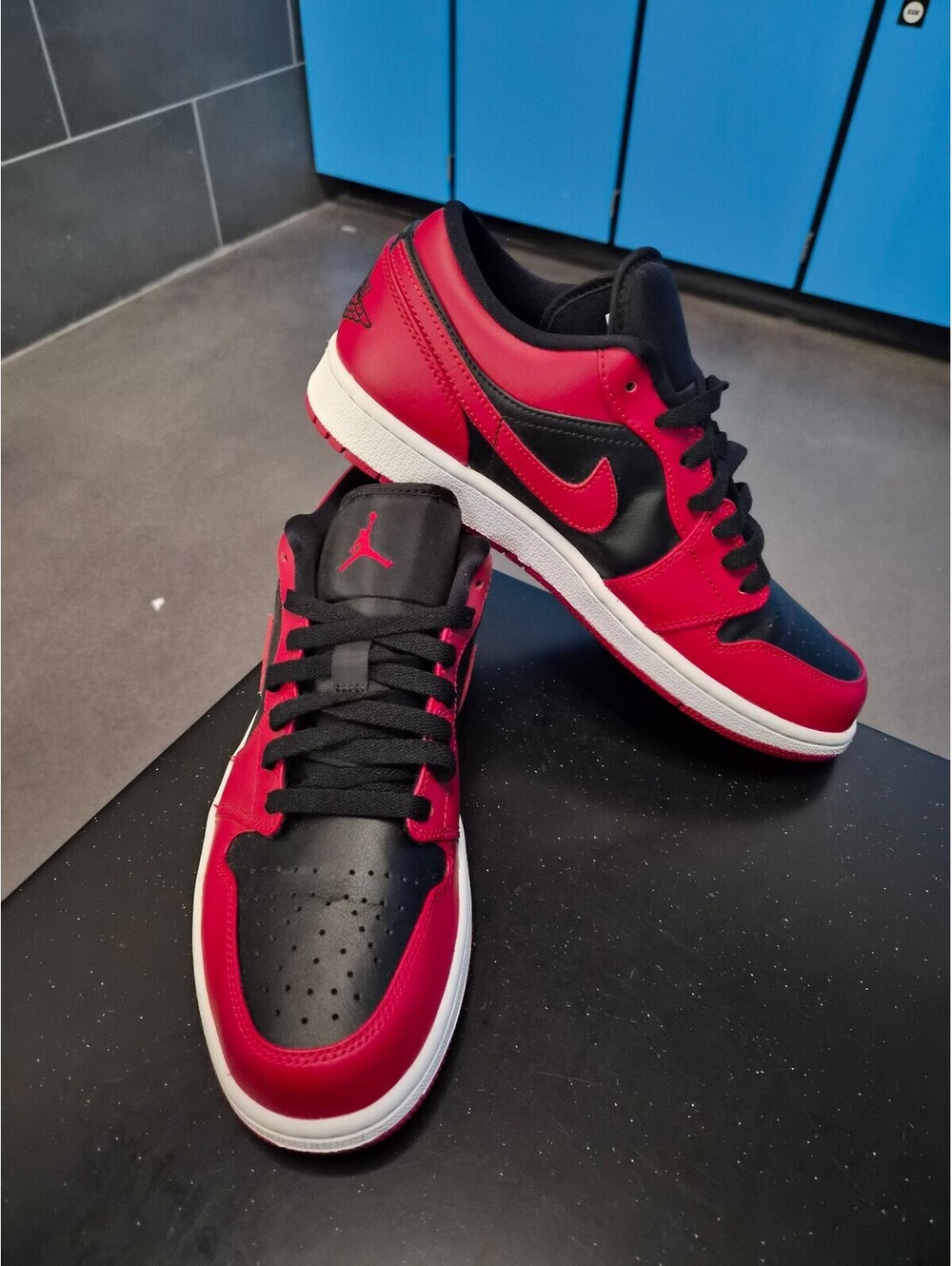 Air Jordan 1 Low Reverse Bred Size 9.5 W/ Box Pristine
